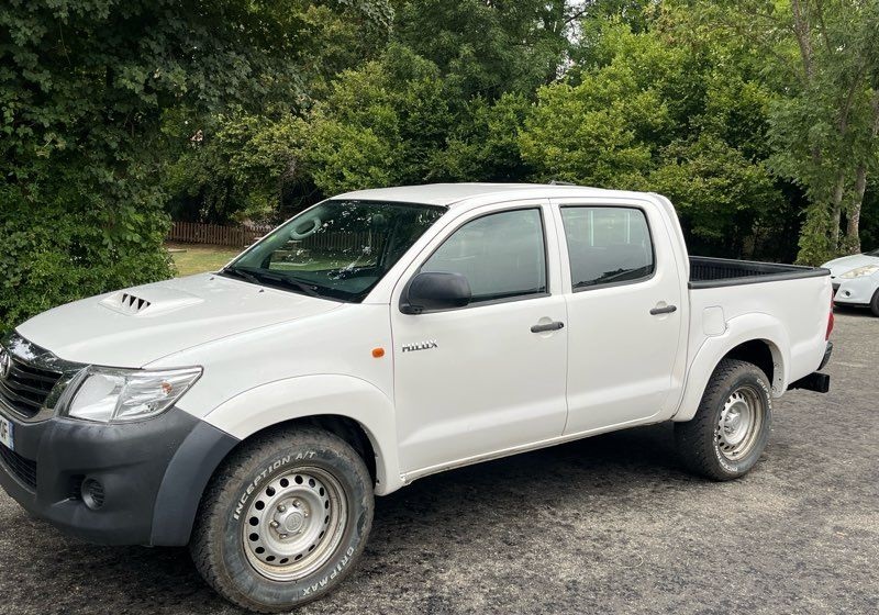 Toyota hilux double cabine de 2015 165000 blanc